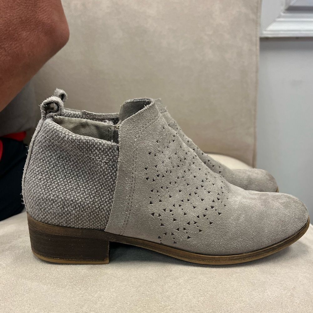 Tom’s Suede & Woven Greige Booties sz 5.5 EUC